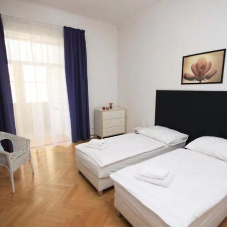Leo Apartments Old Town Praag Buitenkant foto