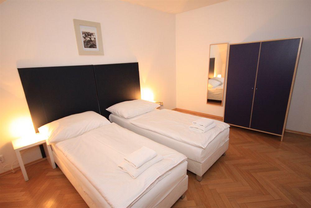 Leo Apartments Old Town Praag Buitenkant foto