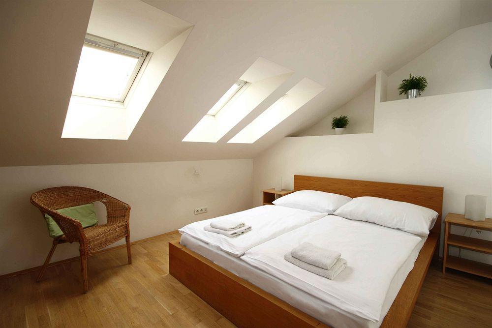 Leo Apartments Old Town Praag Buitenkant foto