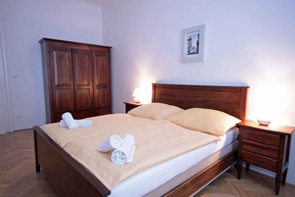 Leo Apartments Old Town Praag Buitenkant foto
