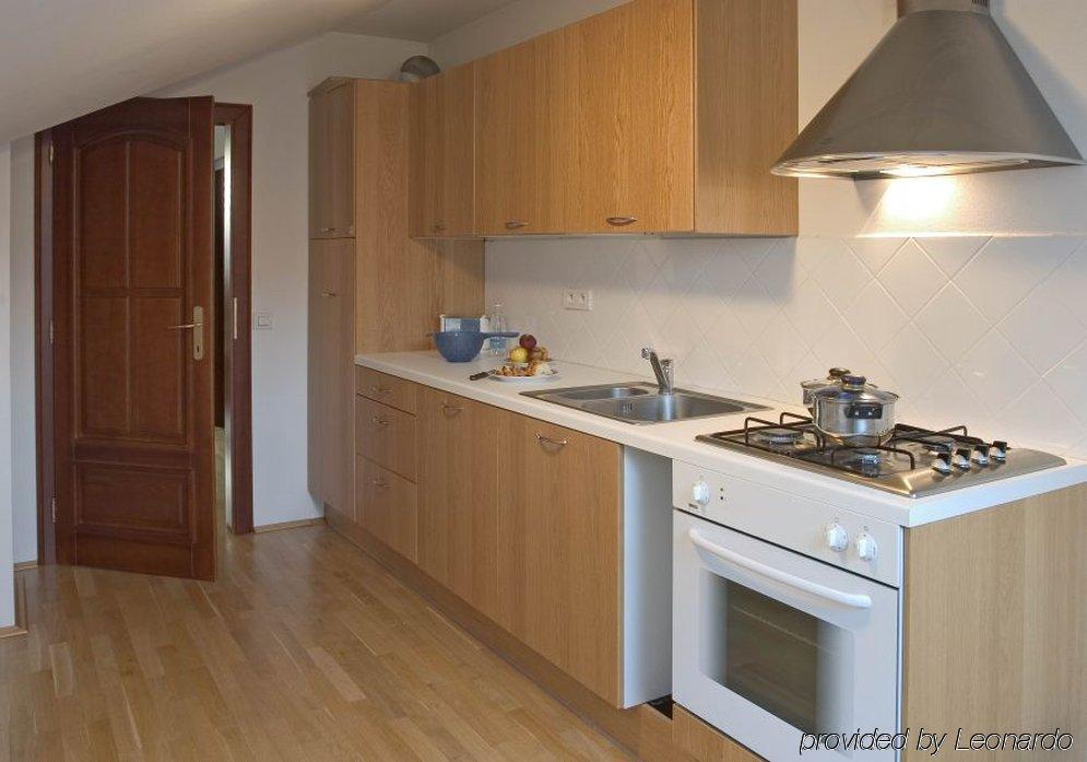 Leo Apartments Old Town Praag Kamer foto
