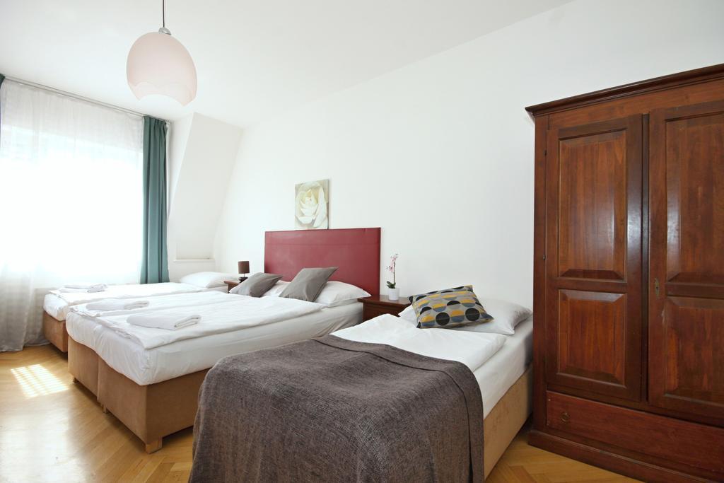 Leo Apartments Old Town Praag Kamer foto