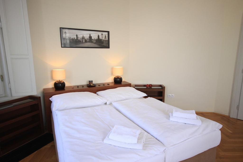 Leo Apartments Old Town Praag Kamer foto