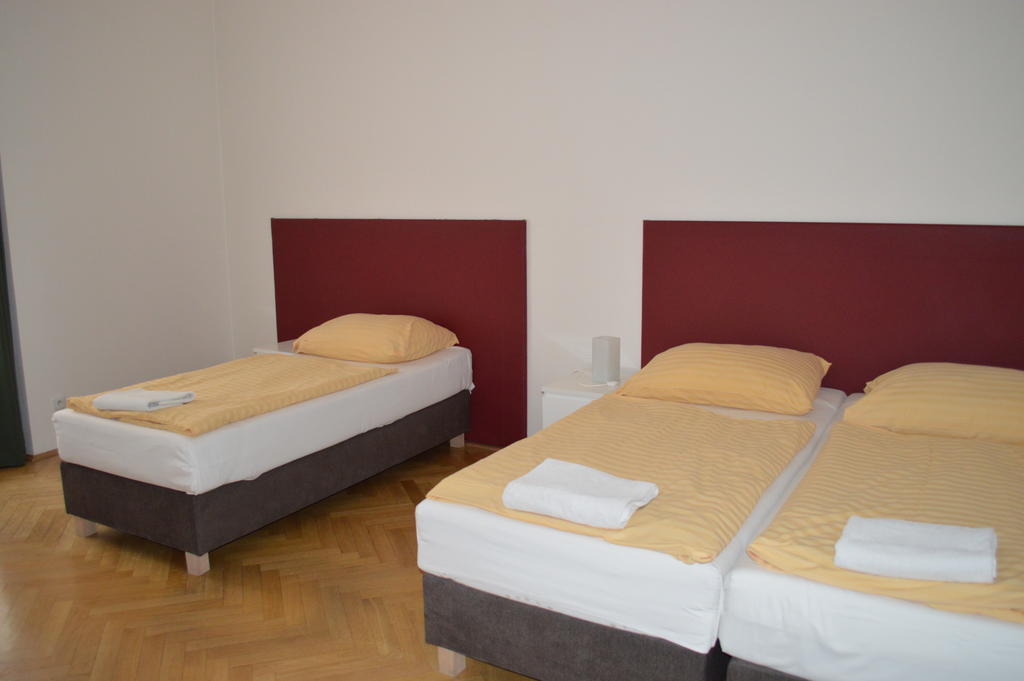 Leo Apartments Old Town Praag Buitenkant foto