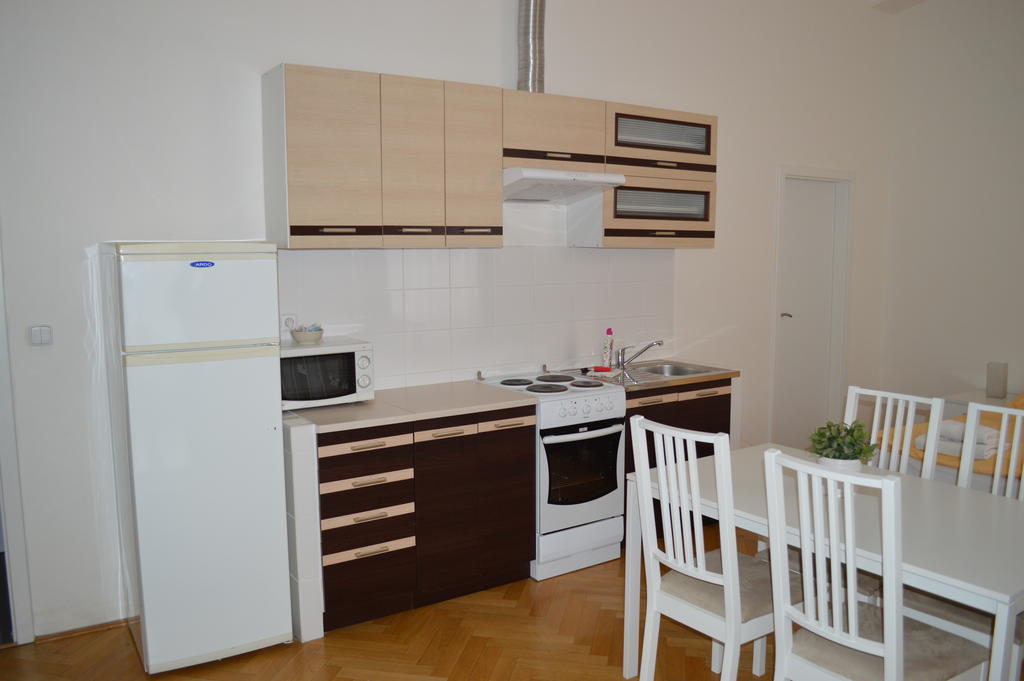 Leo Apartments Old Town Praag Buitenkant foto