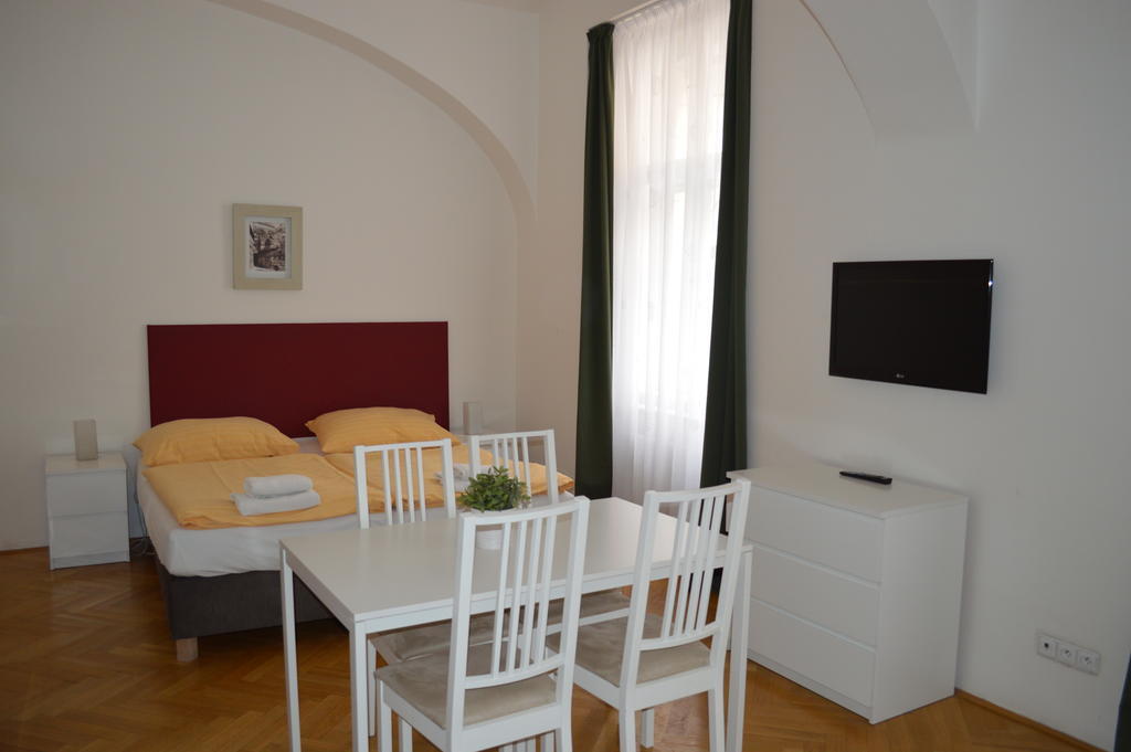 Leo Apartments Old Town Praag Buitenkant foto