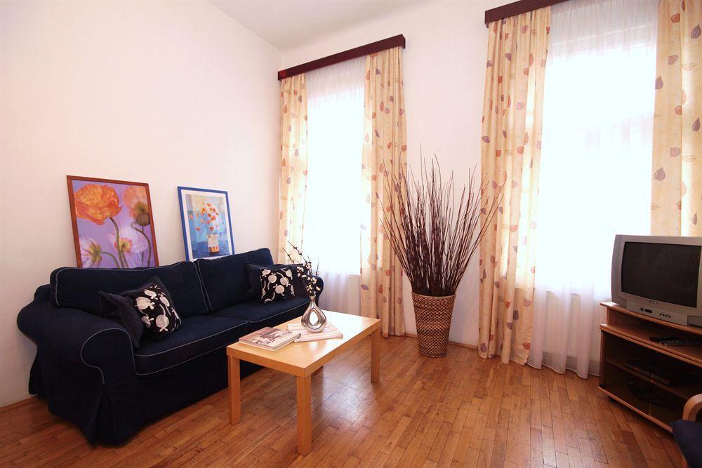 Leo Apartments Old Town Praag Kamer foto