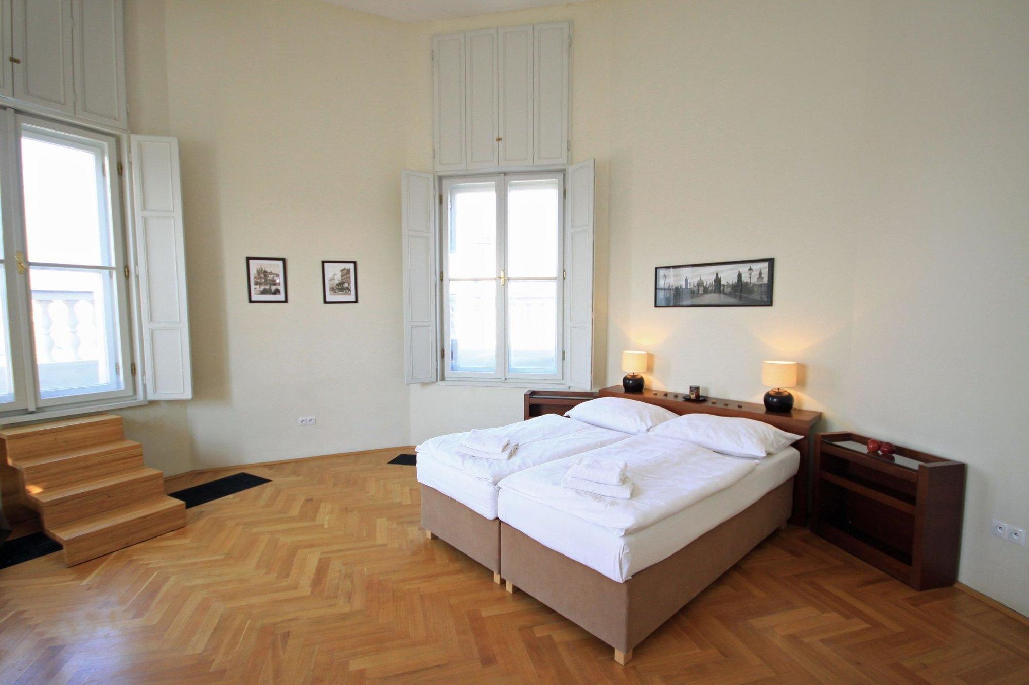Leo Apartments Old Town Praag Buitenkant foto