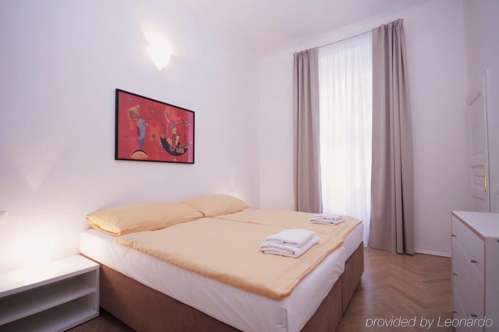 Leo Apartments Old Town Praag Buitenkant foto