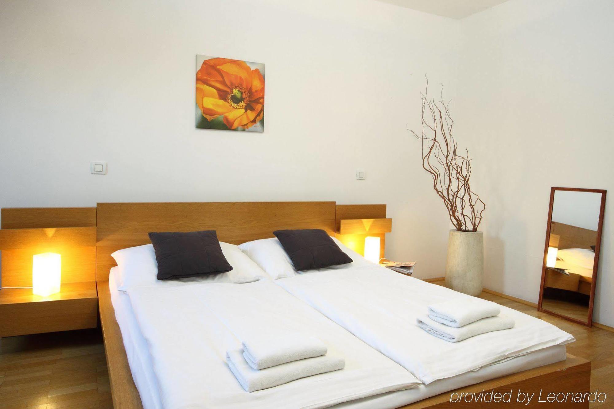 Leo Apartments Old Town Praag Kamer foto