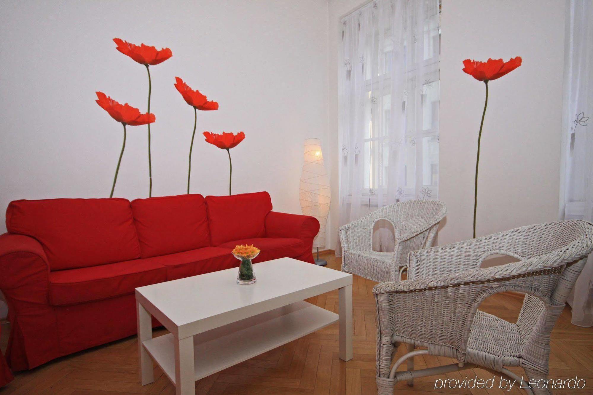 Leo Apartments Old Town Praag Buitenkant foto