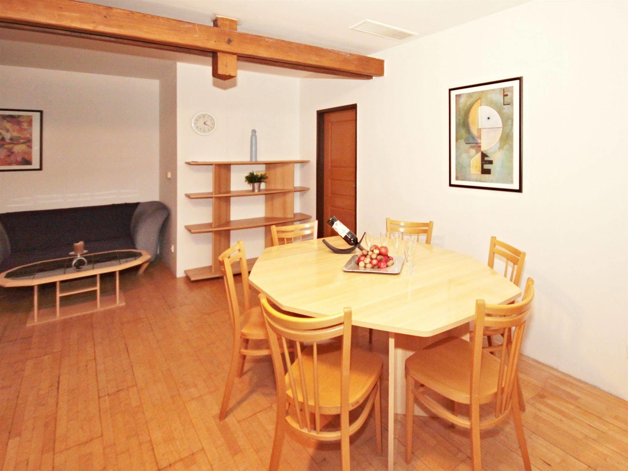 Leo Apartments Old Town Praag Buitenkant foto