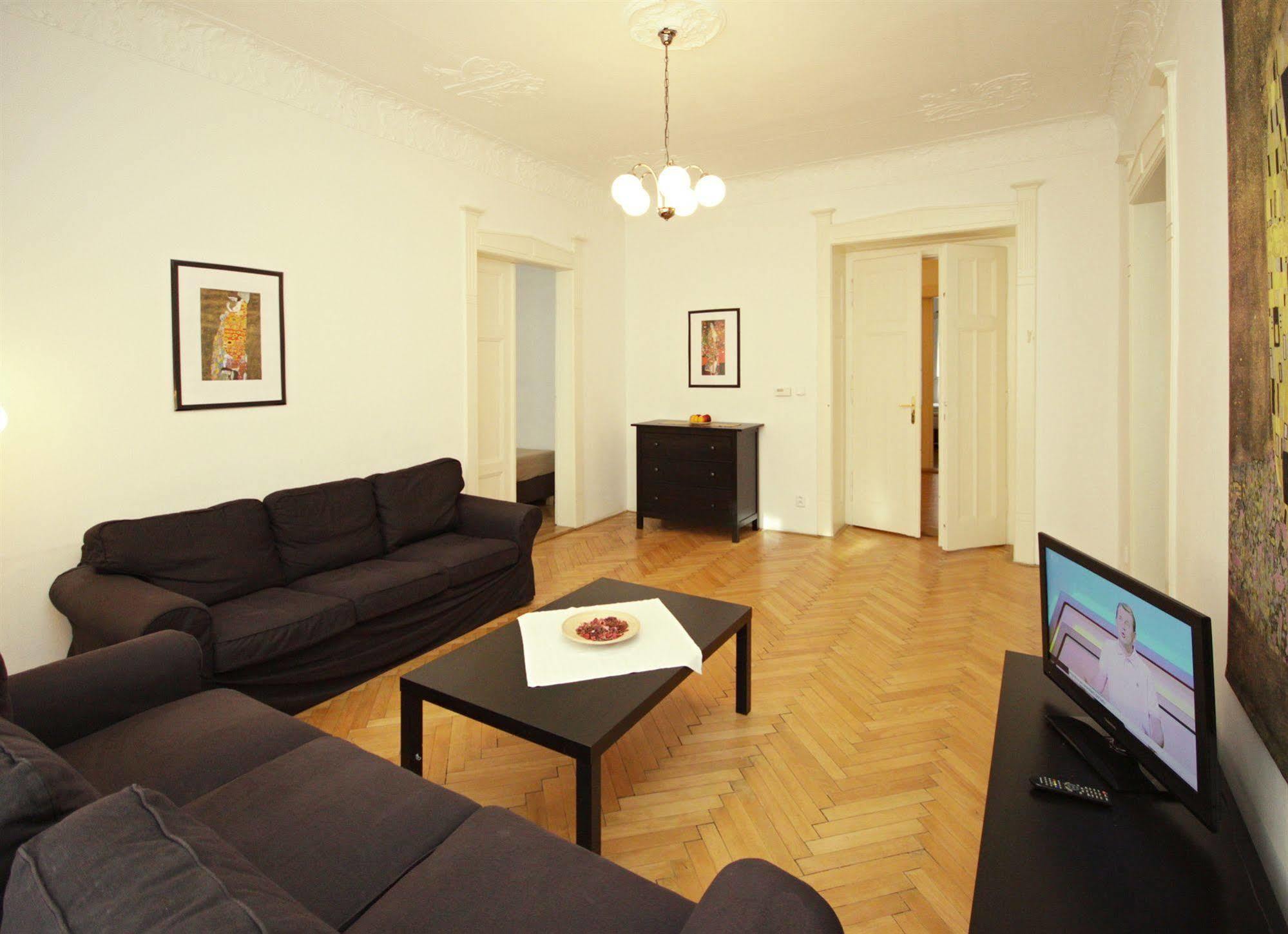 Leo Apartments Old Town Praag Buitenkant foto