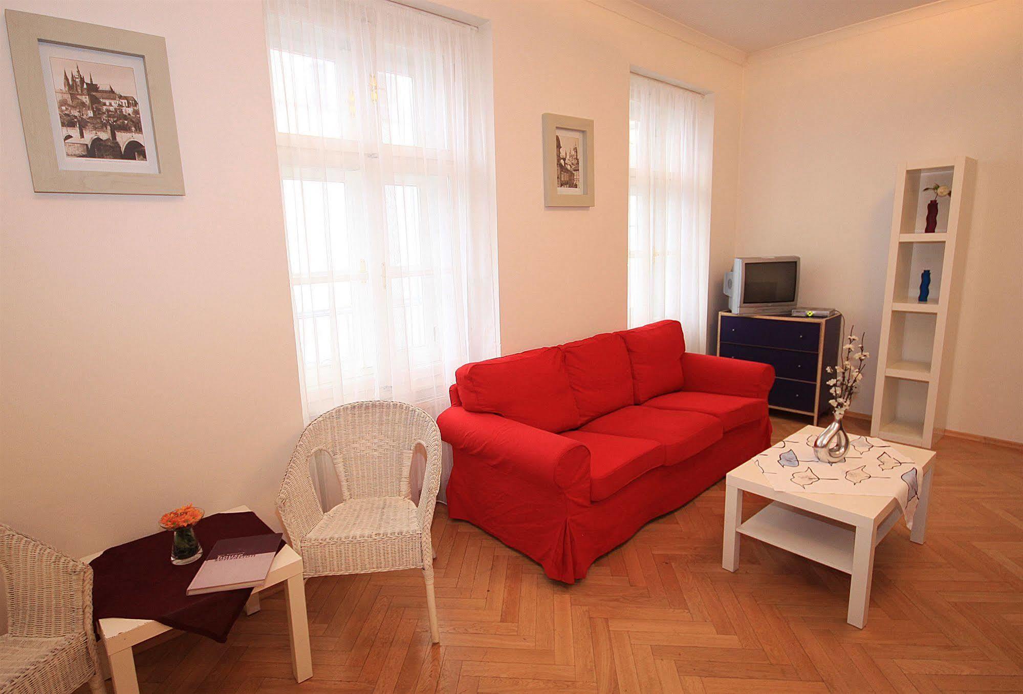 Leo Apartments Old Town Praag Buitenkant foto
