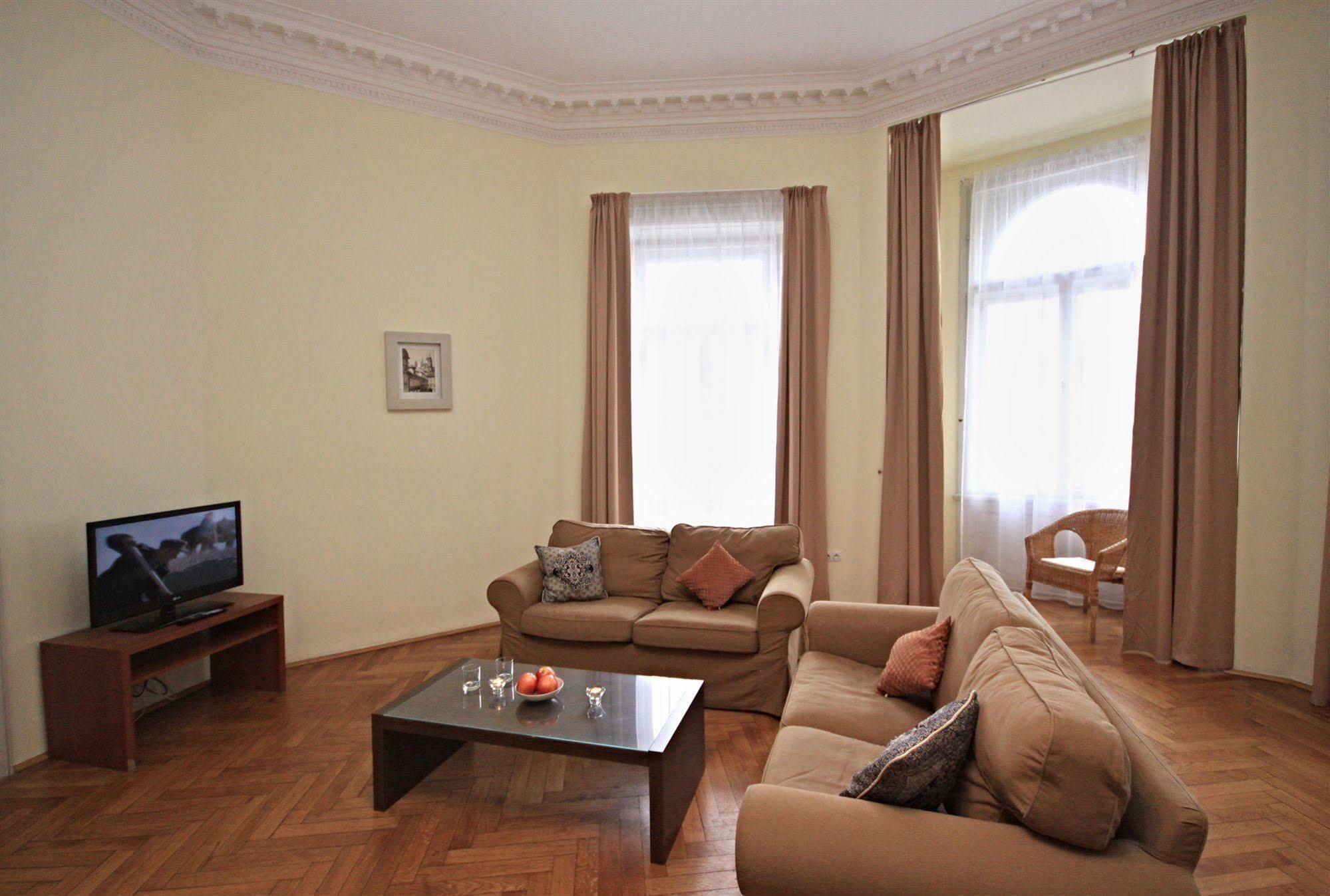 Leo Apartments Old Town Praag Buitenkant foto