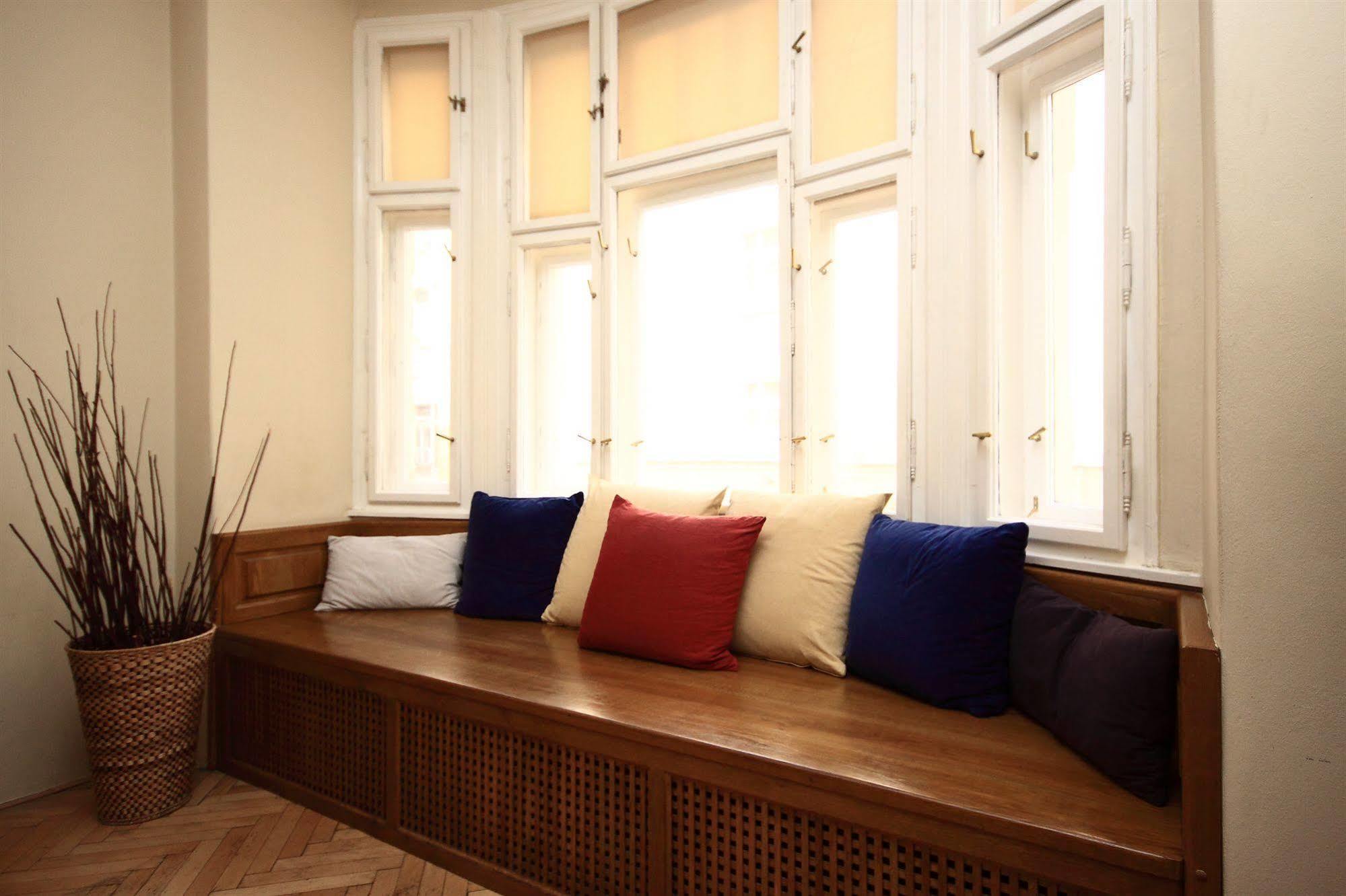 Leo Apartments Old Town Praag Buitenkant foto