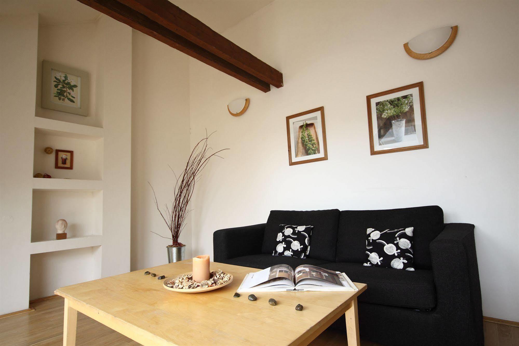 Leo Apartments Old Town Praag Buitenkant foto