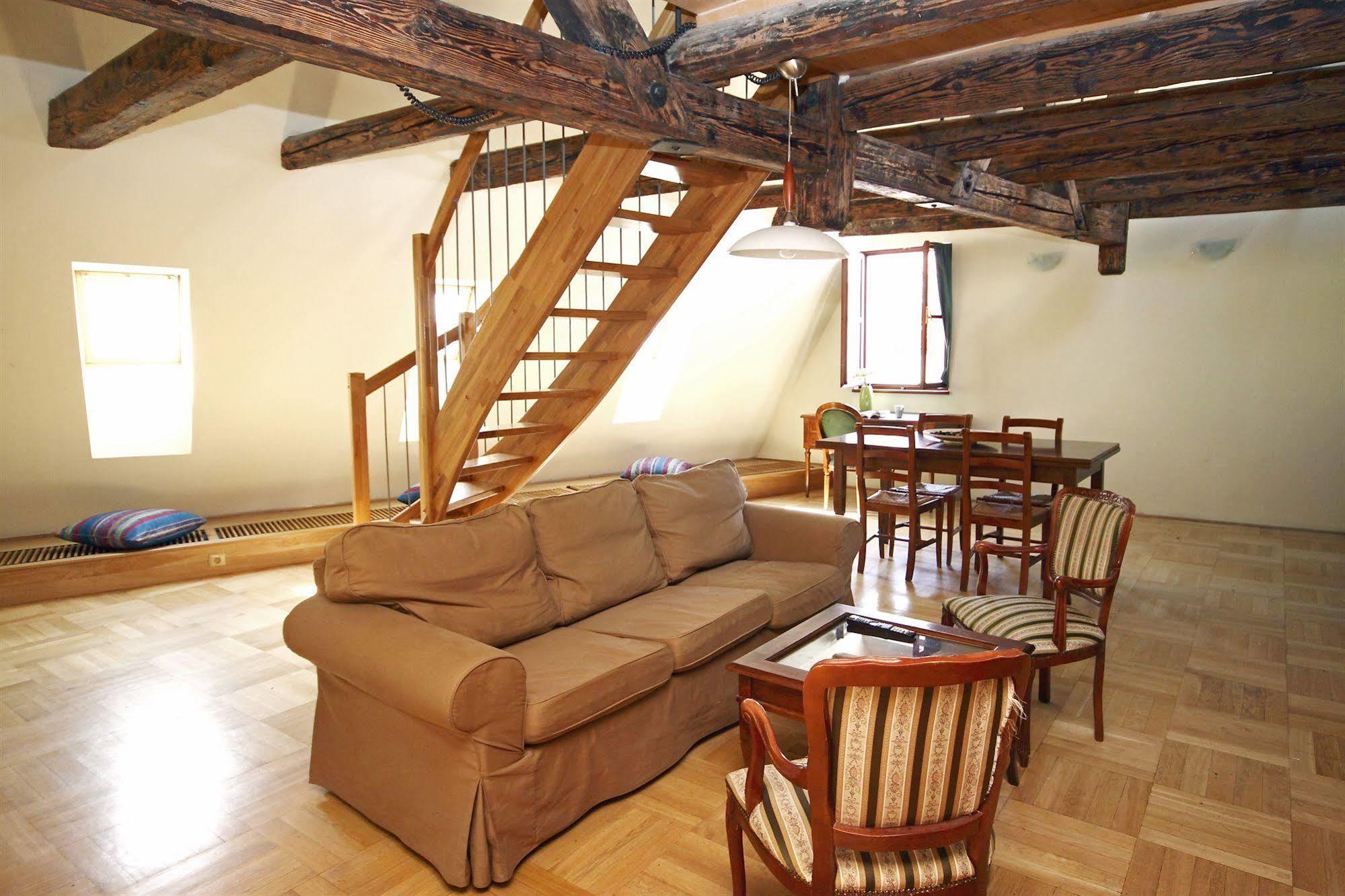 Leo Apartments Old Town Praag Buitenkant foto