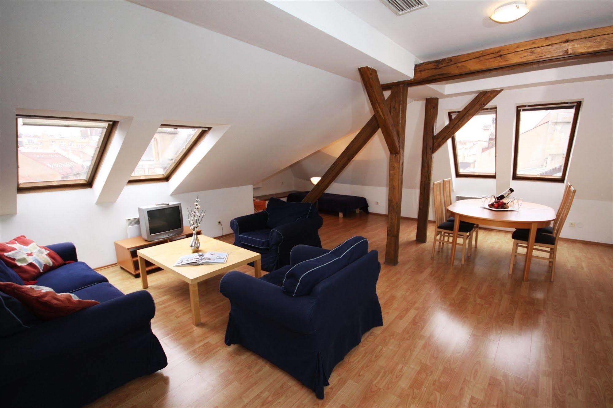 Leo Apartments Old Town Praag Buitenkant foto
