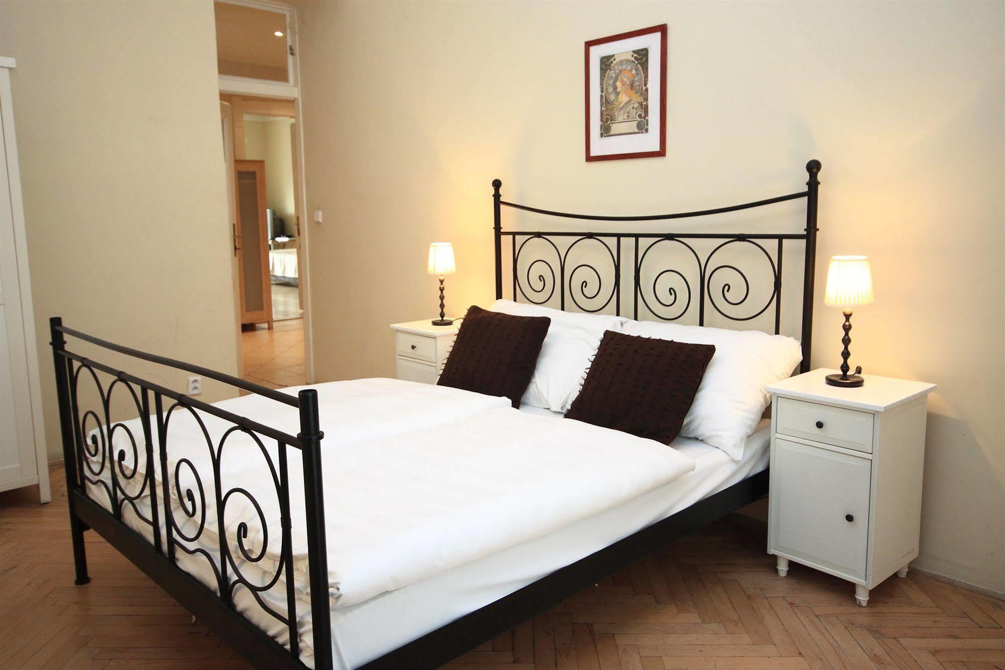 Leo Apartments Old Town Praag Buitenkant foto