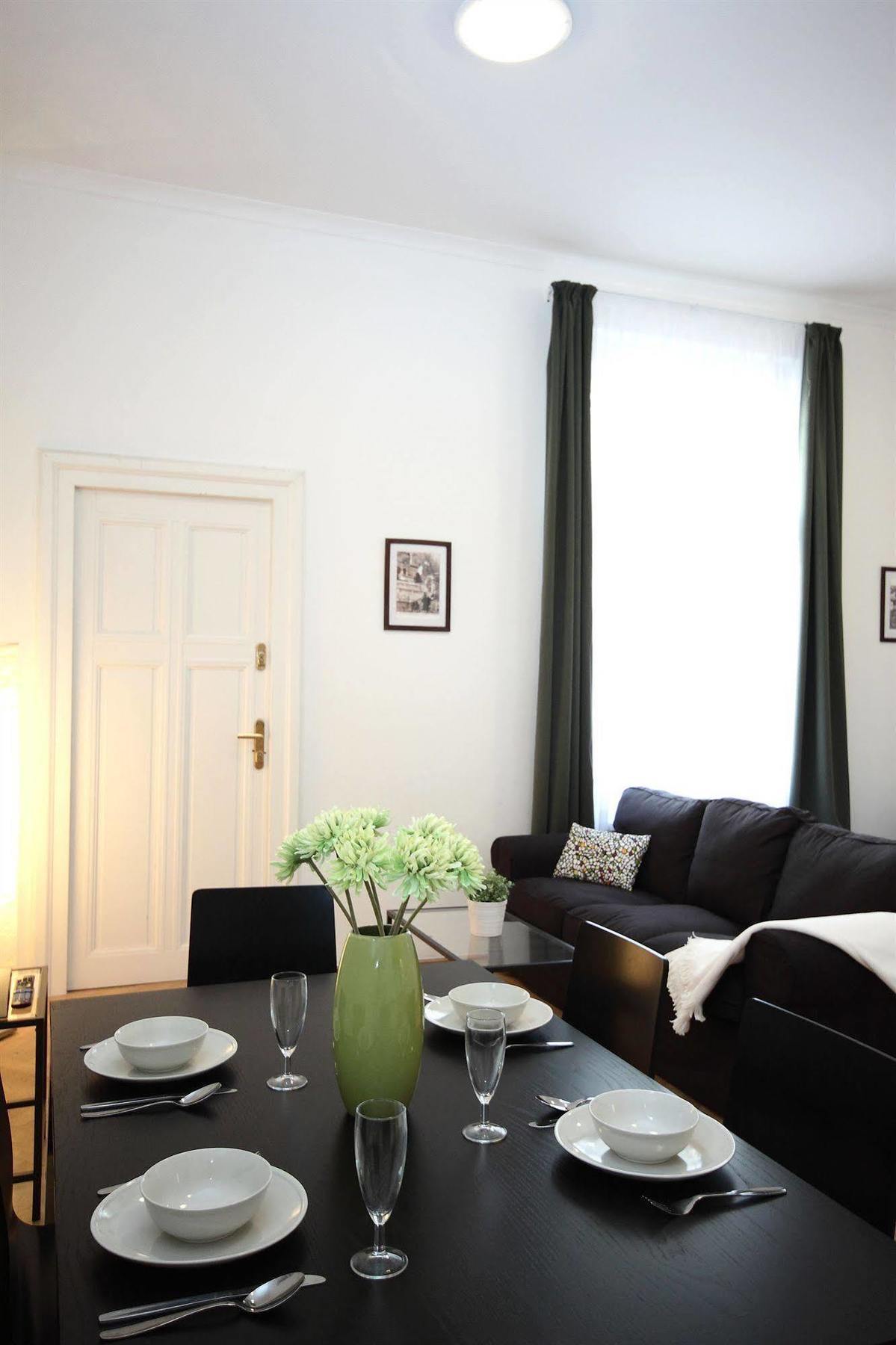 Leo Apartments Old Town Praag Buitenkant foto