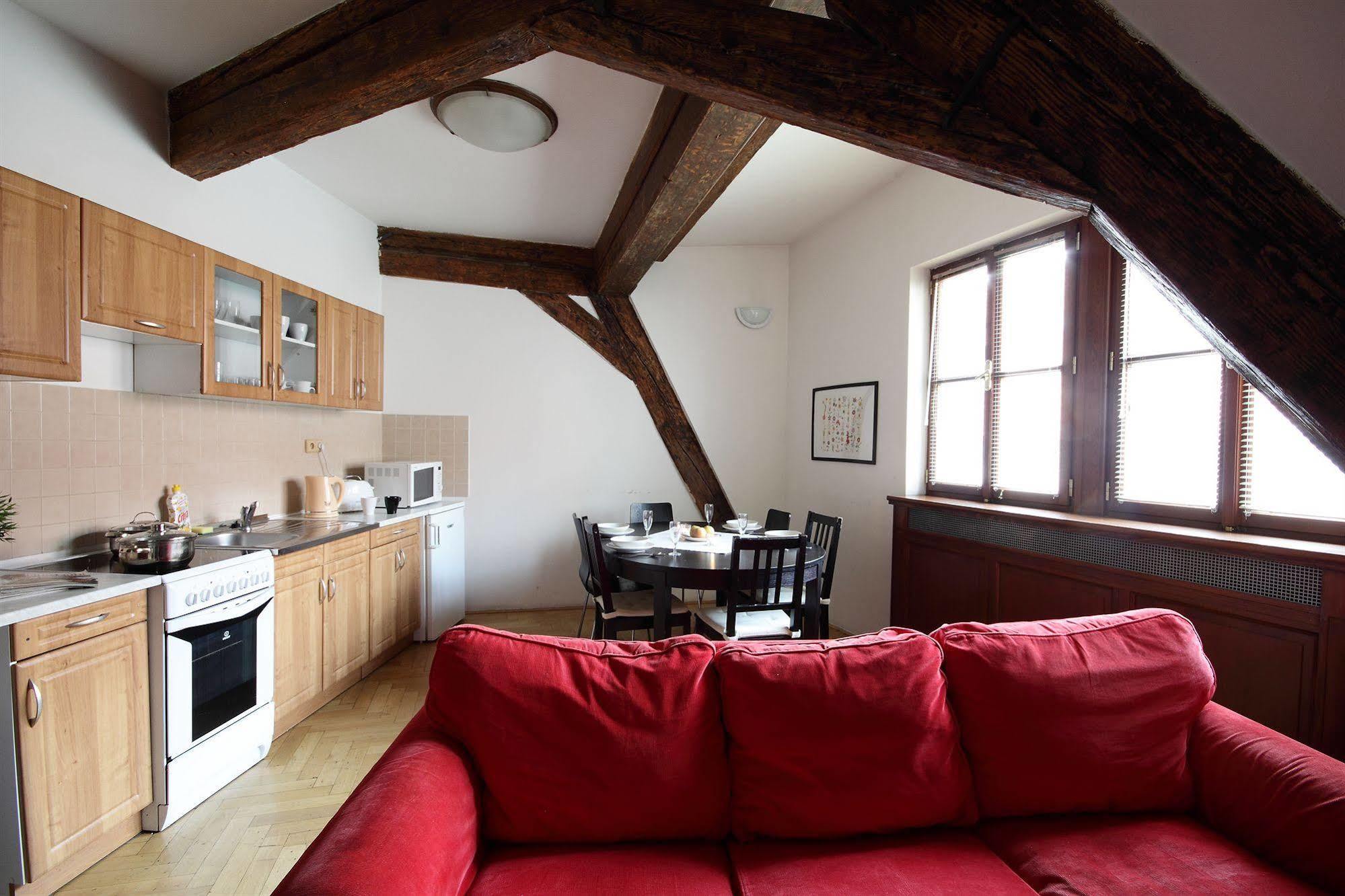 Leo Apartments Old Town Praag Buitenkant foto