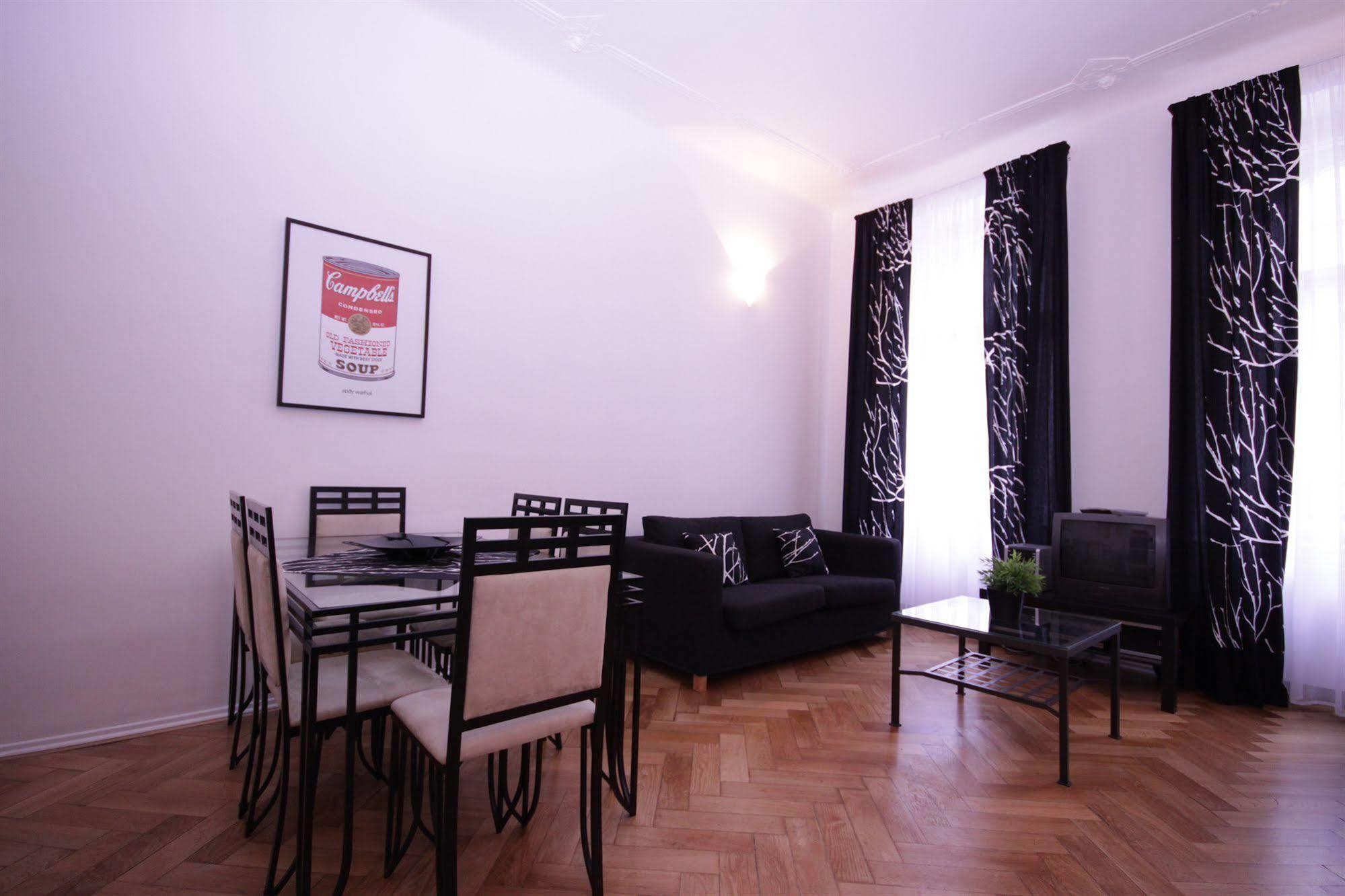 Leo Apartments Old Town Praag Buitenkant foto
